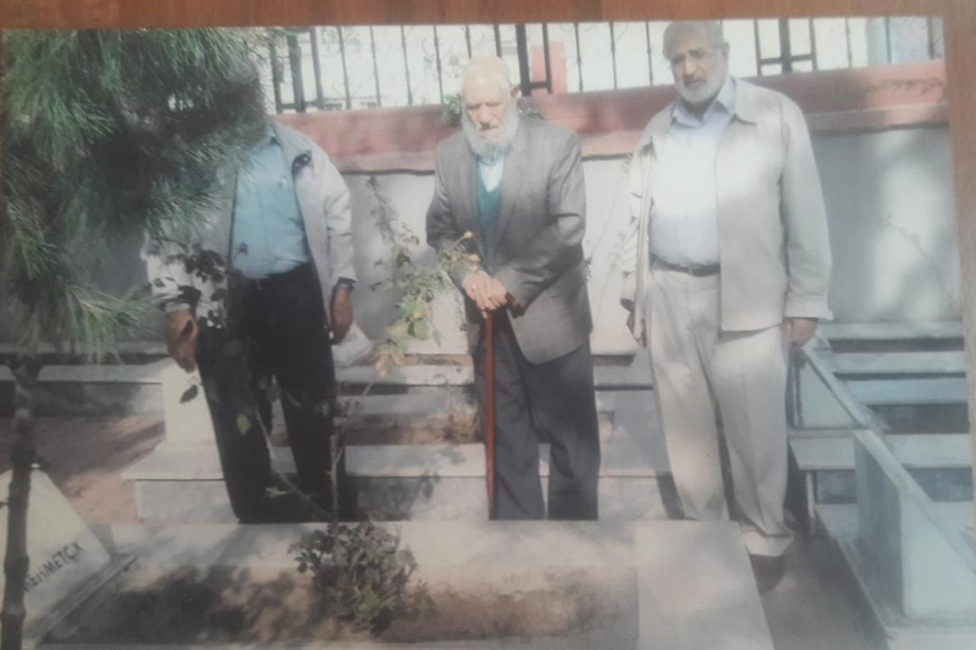 "Üstad Bediüzzaman’ın naaşı Urfa Şehitler Mezarlığında" "Üstad Bediüzzaman’ın naaşı Urfa Şehitler Mezarlığında"